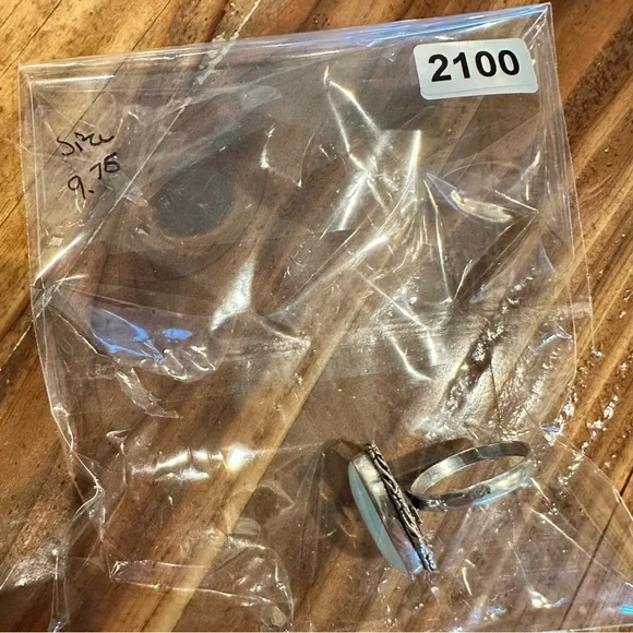 2100 Chic Silver and Opalescent StoneWomen's Ring - Picture 6 of 6